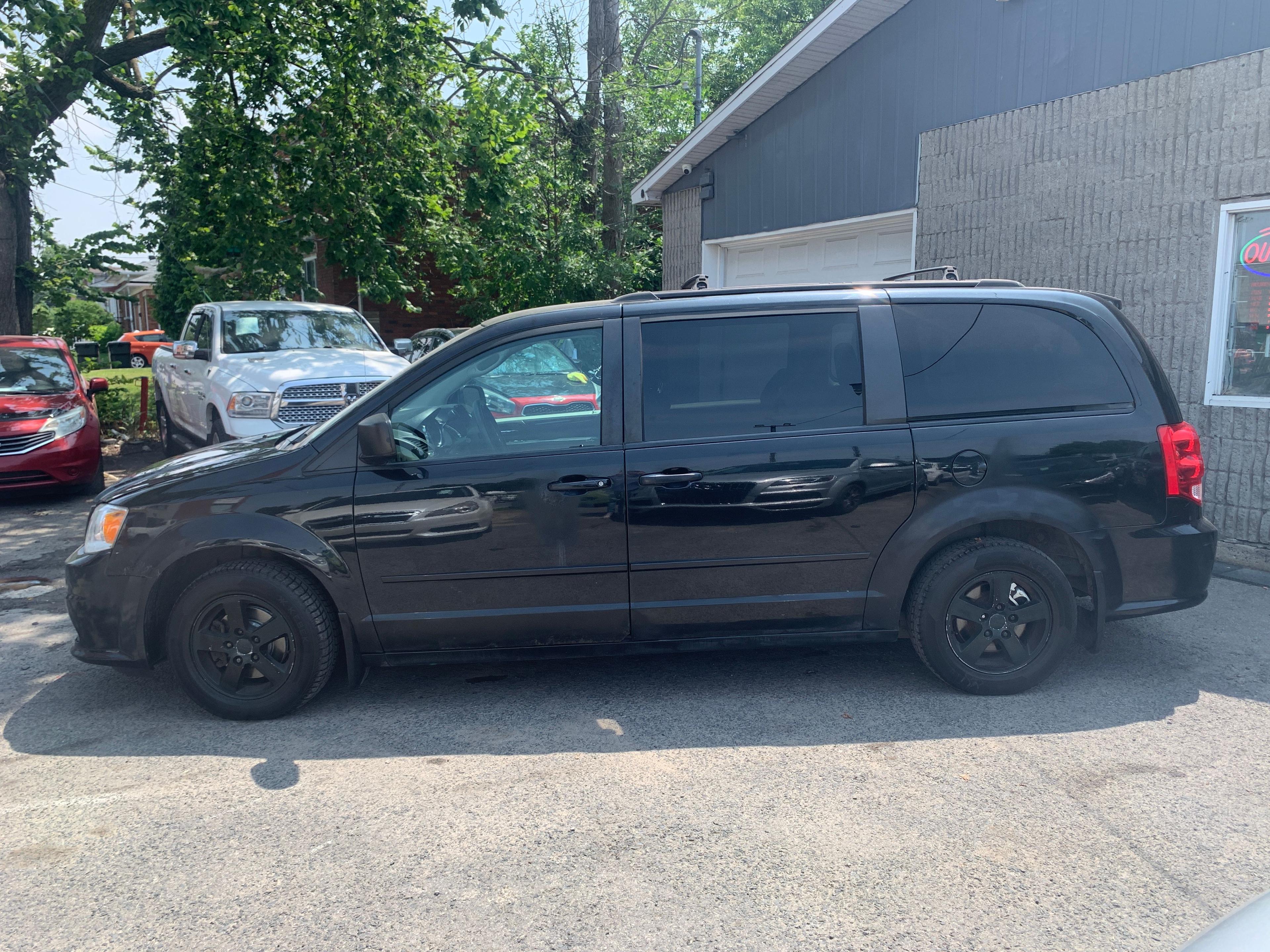 Dodge Grand Caravan 2012 - Image 2