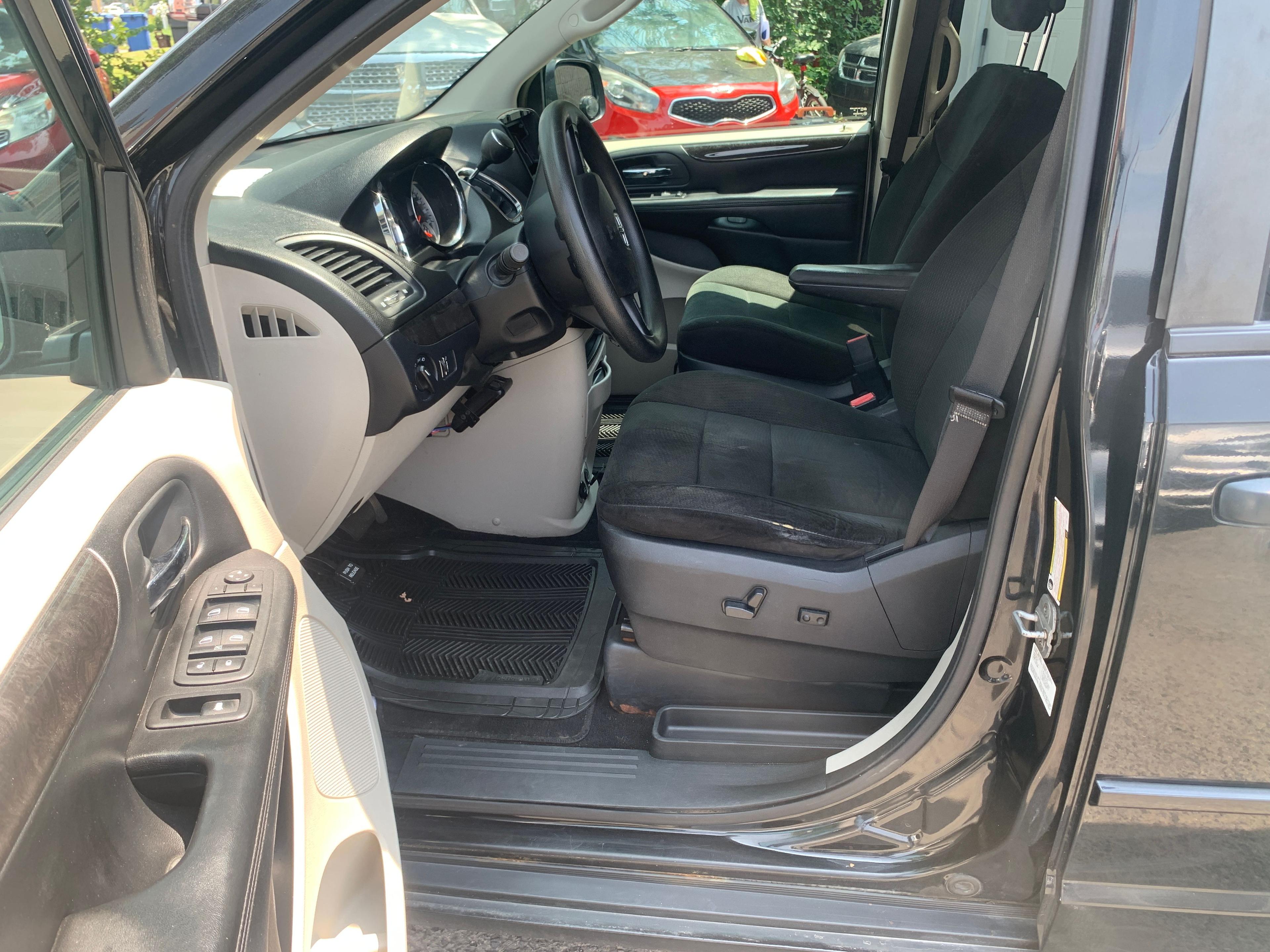 Dodge Grand Caravan 2012 - Image 11