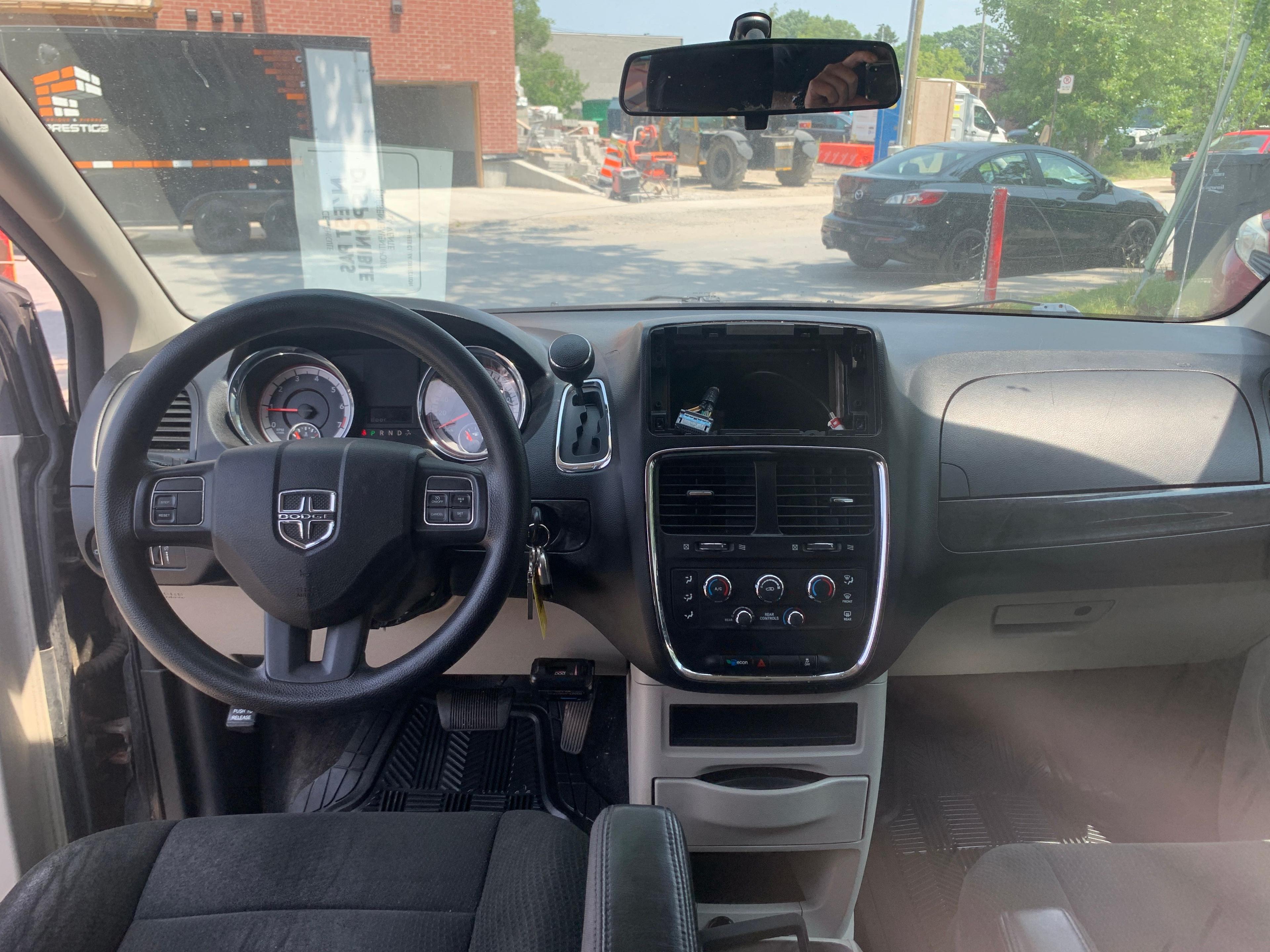 Dodge Grand Caravan 2012 - Image 16