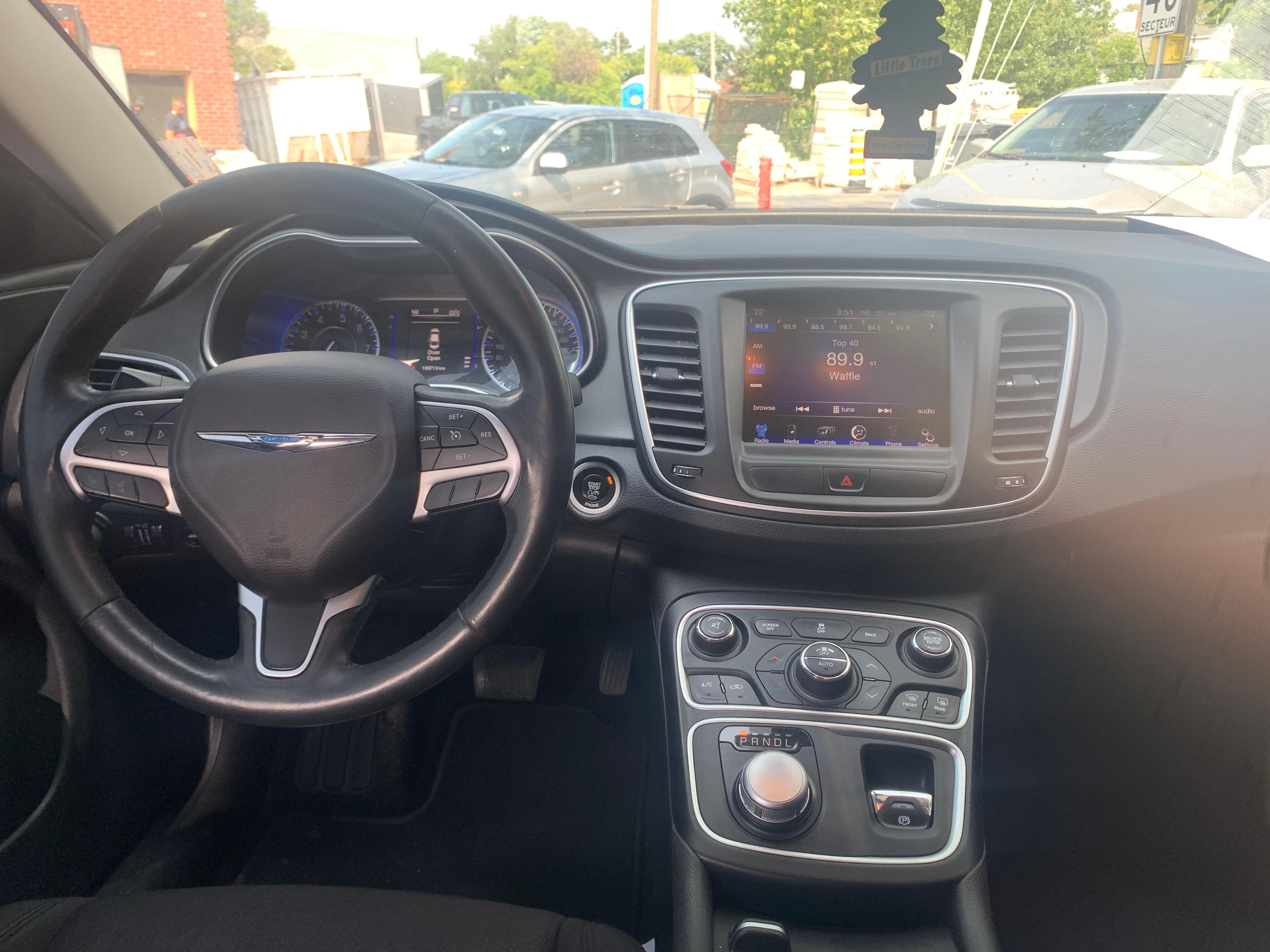 Chrysler 200 2015 - Image 11