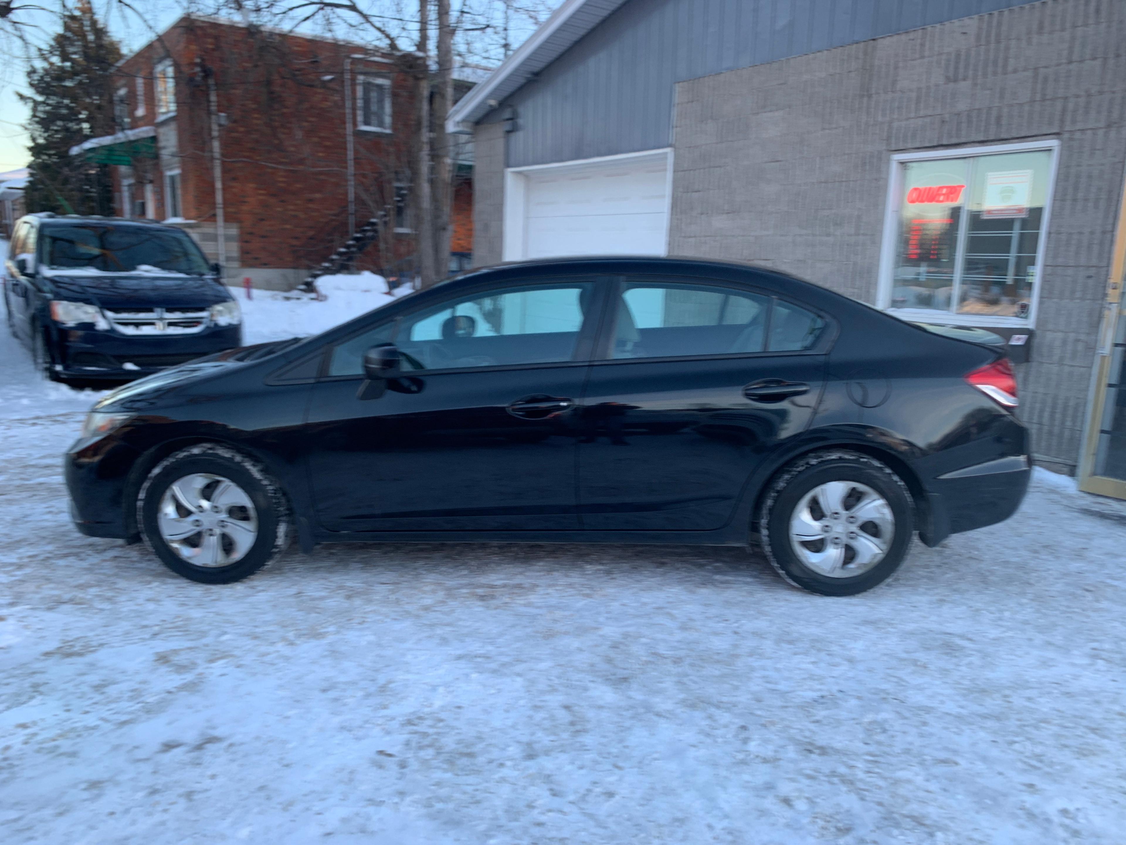 Honda Civic 2015 - Image 2