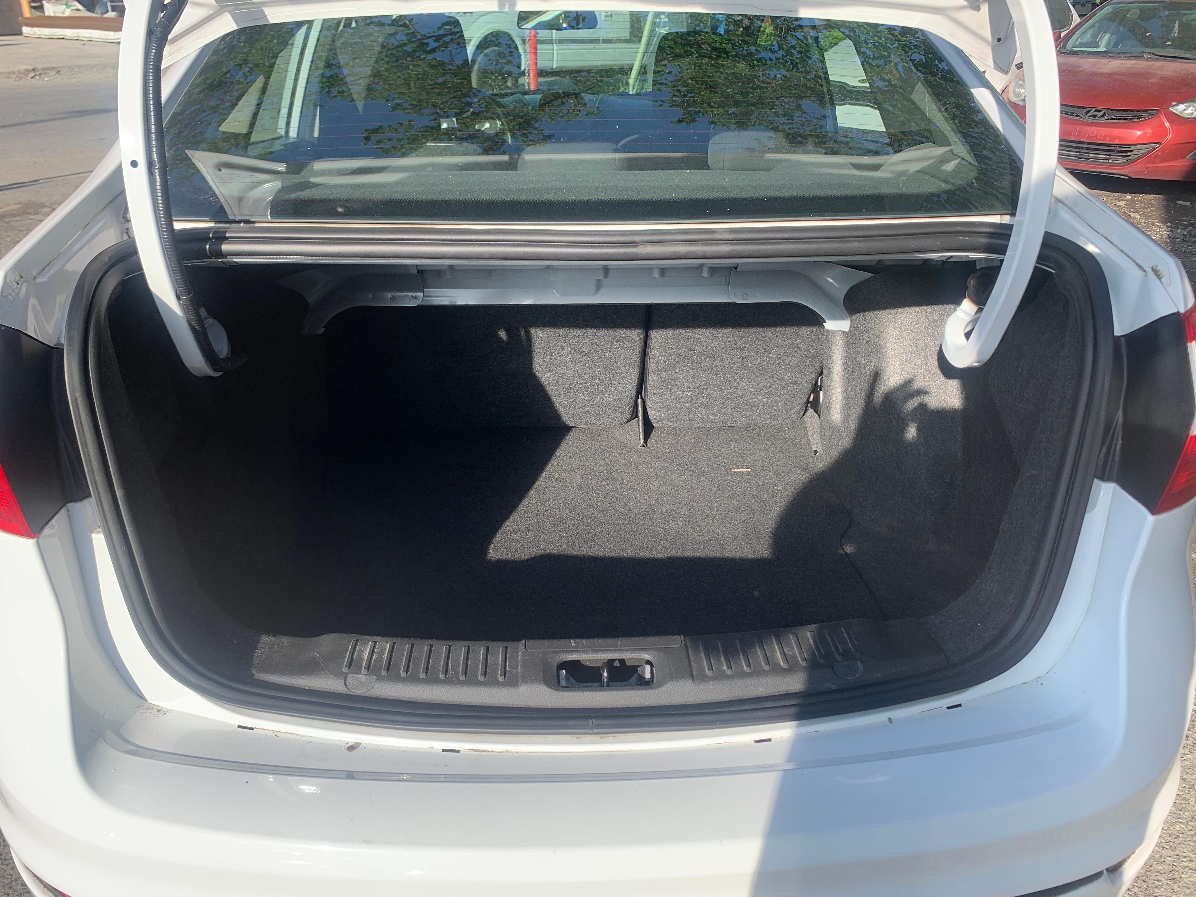 Ford Fiesta 2014 - Image 10