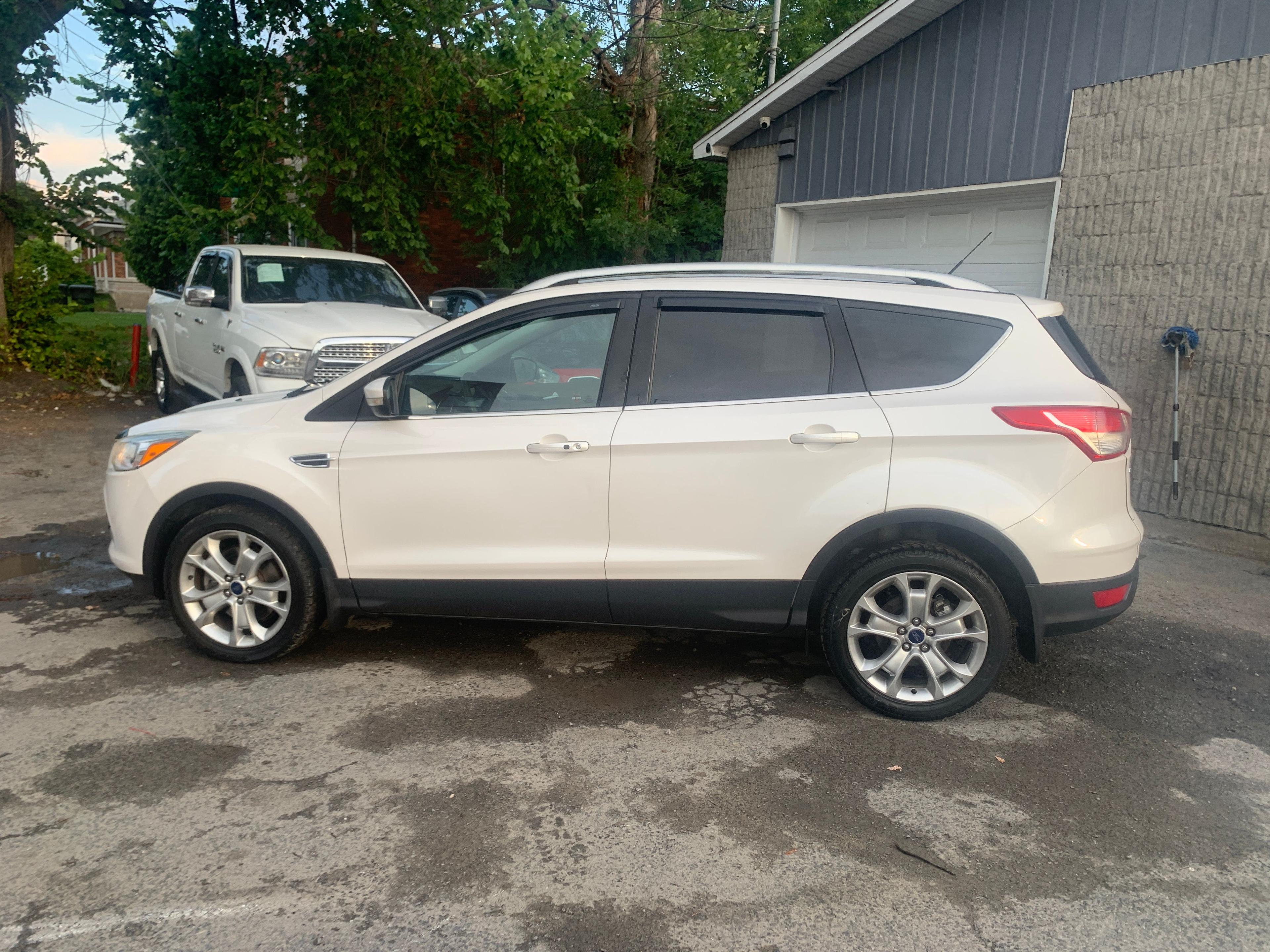 Ford Escape 2015 - Image 2